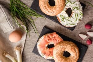 Donuts sales au saumon pour aperitif